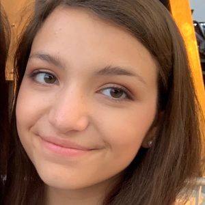 Meet your Posher, Mia